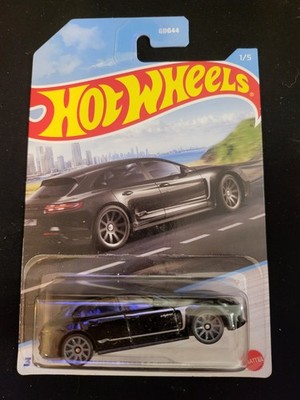 2022 Hot Wheels Luxury Sedans 1/5 PORSCHE PANAMERA TURBO S E-HYBRID Near Mint