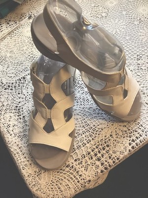 Bass Low Heeled Sandals Women's  7.50 In White