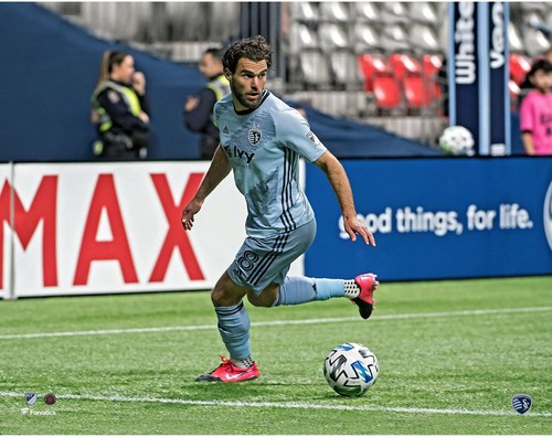 Graham Zusi Sporting Kansas City Dribbling Photo