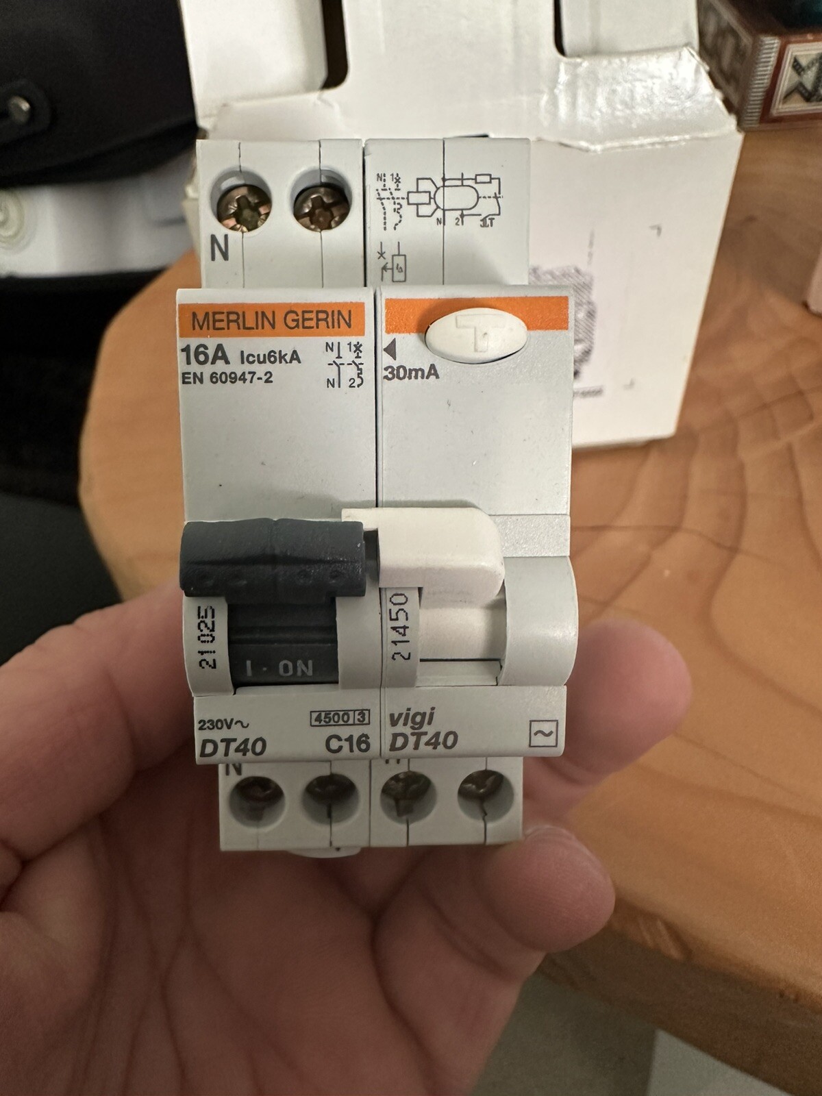 Disjoncteur différentiel DY40 Vigi 10A 300mA pour tableau électrique