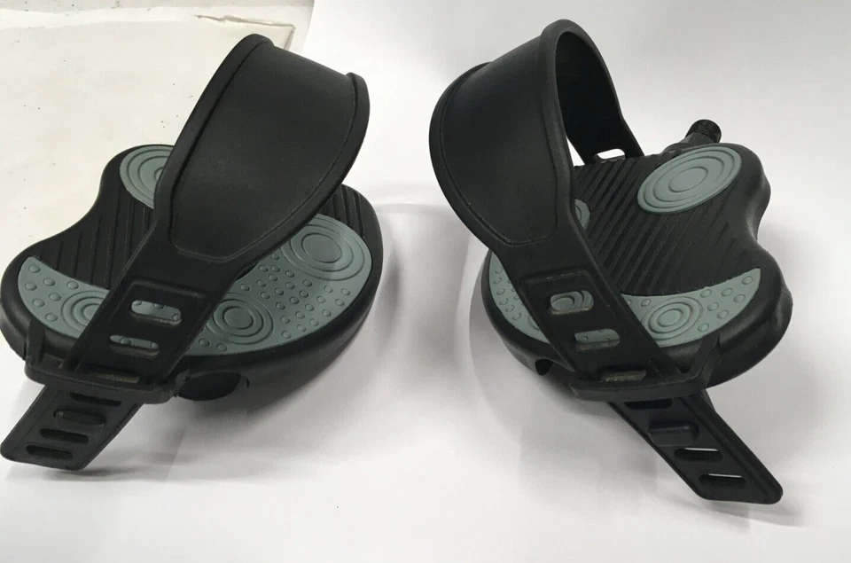 **PEDALES BICICLETA ESTÁTICA DERECHA E IZQUIERDA con CORREAS FP-J003 NEGRO Y GRIS LIMPIO Foto 2 de 4