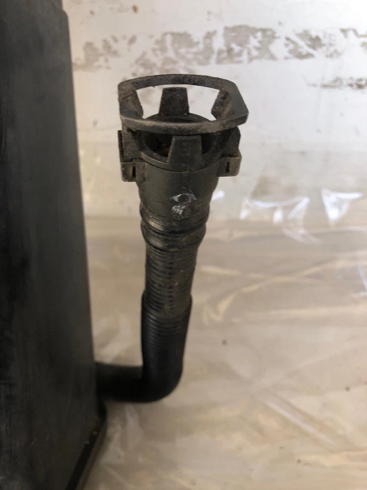 TOYOTA SIENNA 2001-2003 3,0 L Smog combustible vapor evaporador bote de carbón OEM Foto 3 de 4