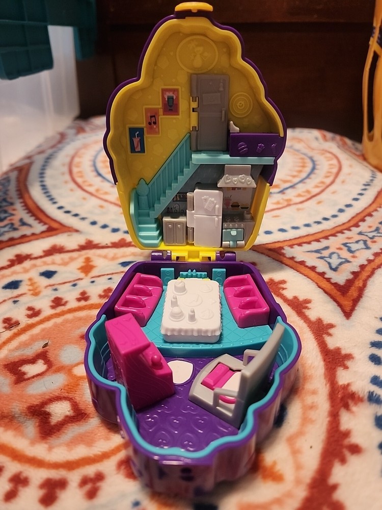 Polly Pocket Big World Sweet Treat Cupcake Compact 2017 Mattel (house Only