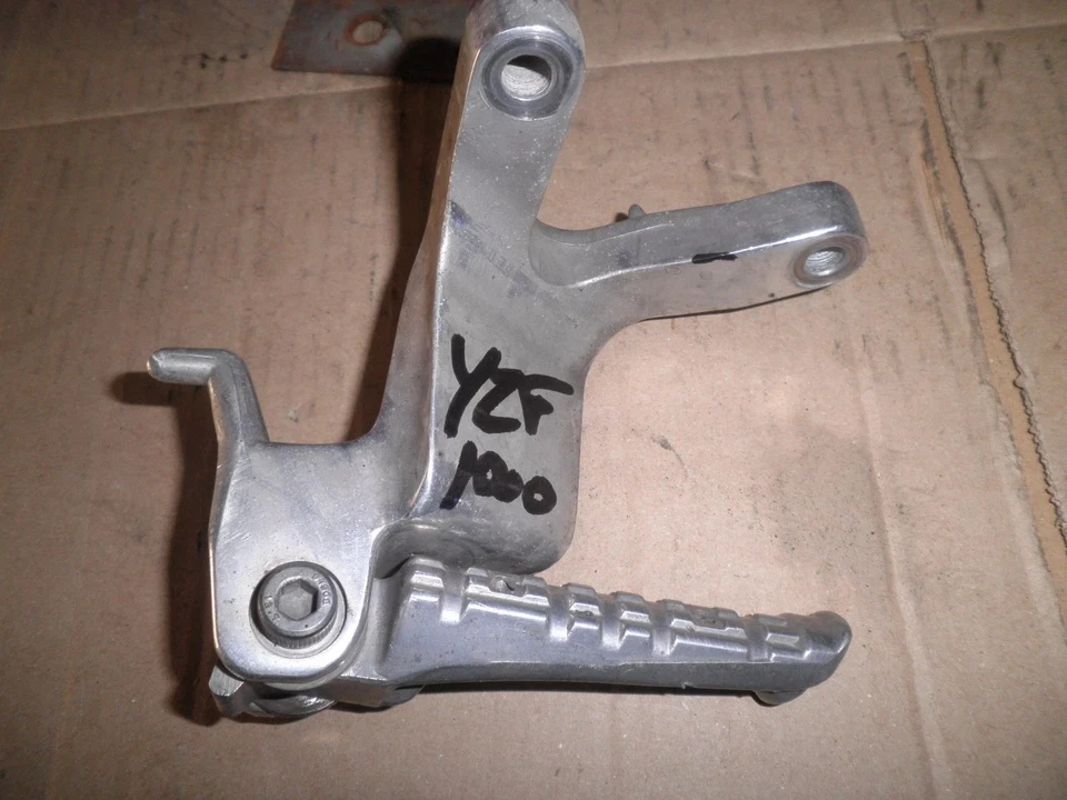 PLATINE ARRIERE DROITE YZF 1000 THUNDERACE - Photo 1/1