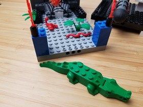 LEGO Pirates 7074 Skull Island Nearly Complete Juniors Raft Sail No Playmat