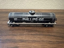 Athearn HO Scale Phillips 66 Single Dome Tank Car