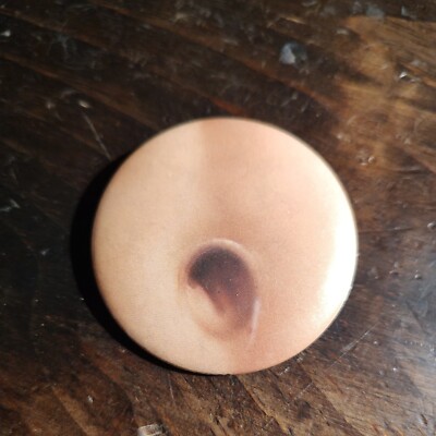 1981 Museum Cards Belly Button?? Button Pin Pinback