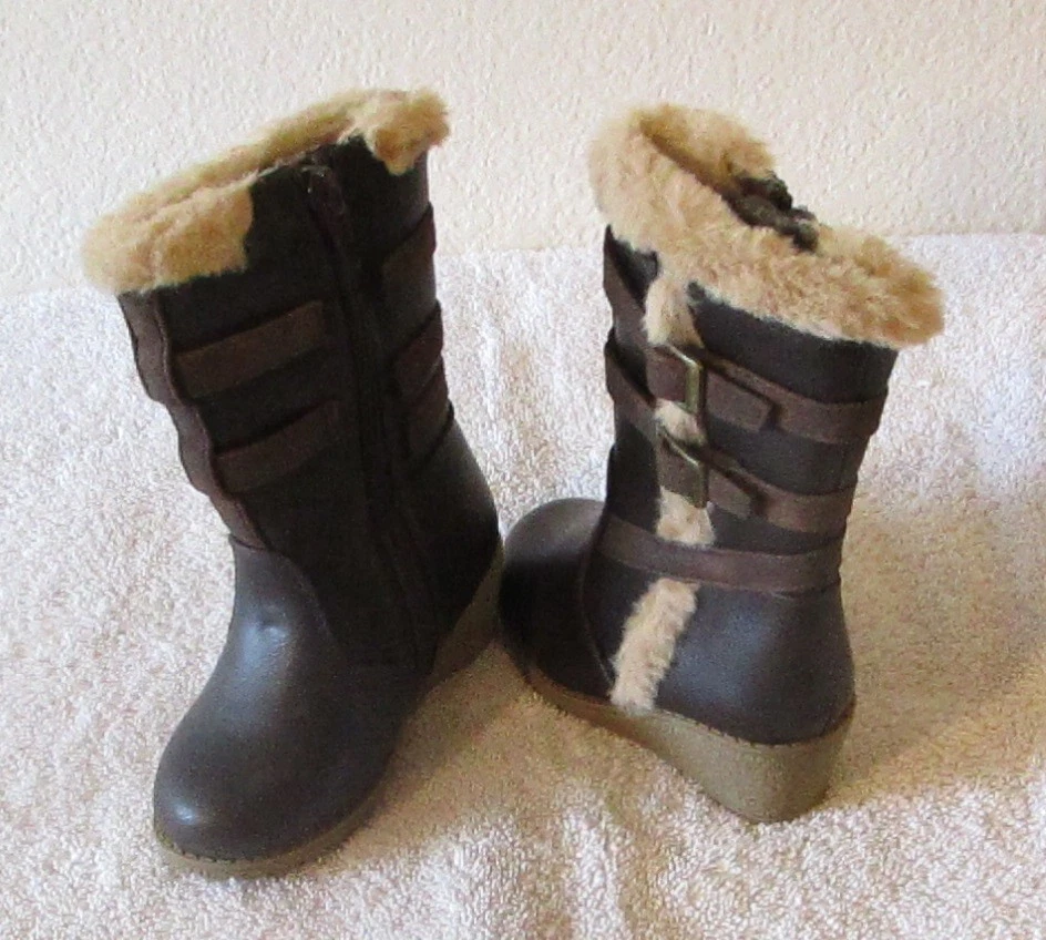 NUEVO Zapatos Rachel Lil Windsor Niñas Pequeñas Botas de Piel Sintética 6 Marrón Precio de venta sugerido por el fabricante $40 Foto 2 de 4