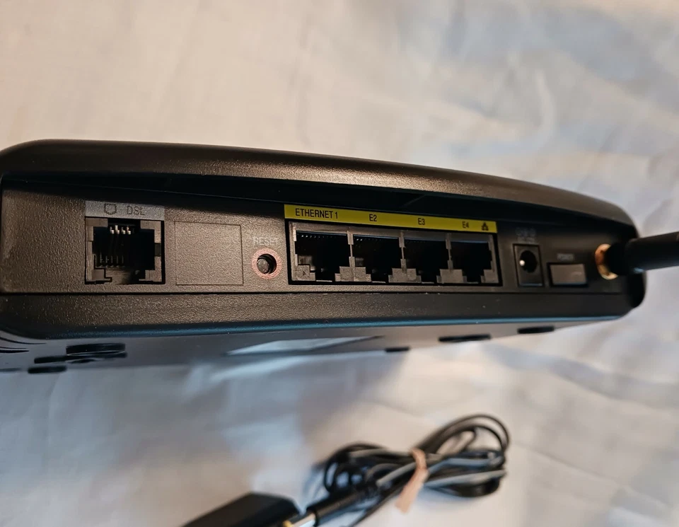 Westell VersaLink 327W 4-Port Wireless DSL Router A90-327W15-06 - Image 2 of 4