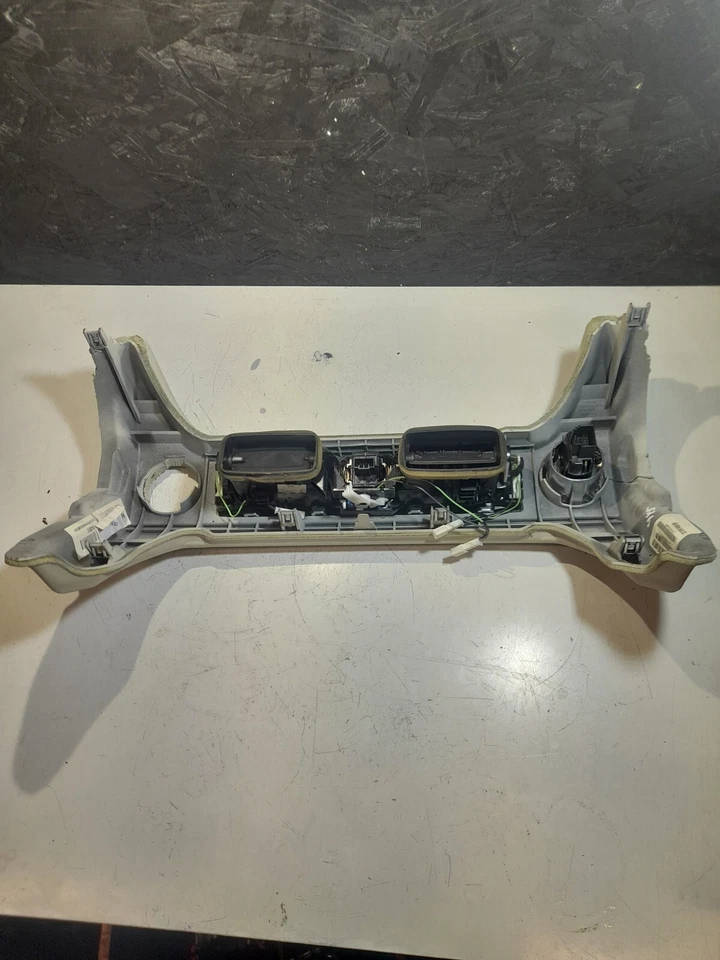 Range Rover L322 Armaturenbrett, mittlere Klimaanlage, Lüftungsschlitz 9H4204302 - Bild 2 von 3