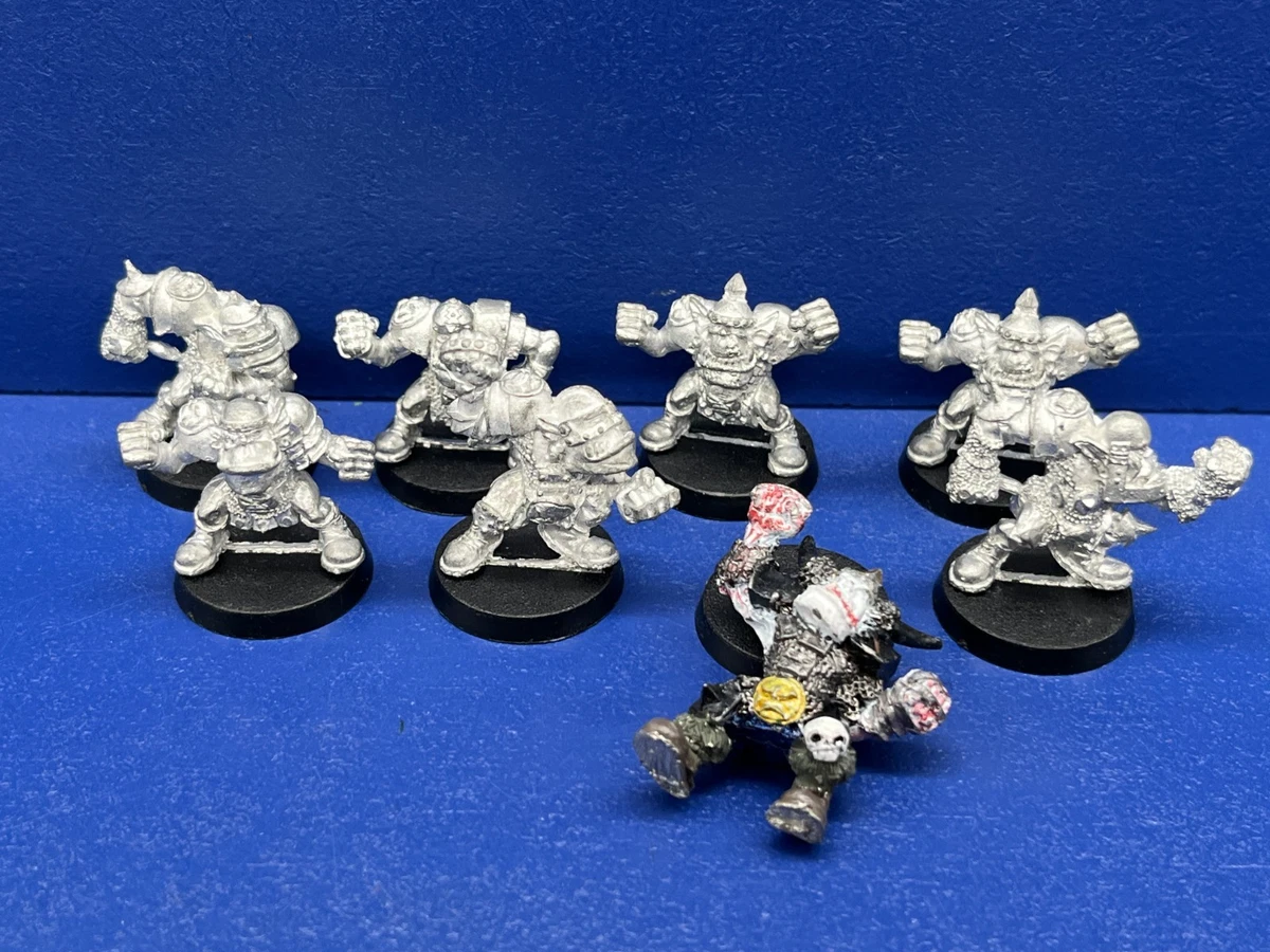 RAR! 8 Orks / Orcland Raiders Blood Bowl Team METALL