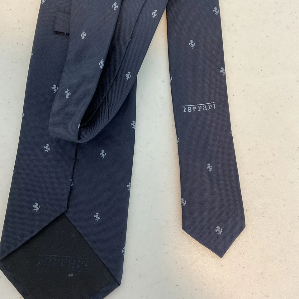 Gravata Ferrari Vintage Masculina de Seda Feita na Itália Cavalo Azul Cavallino Rampante - Imagem 4 de 4