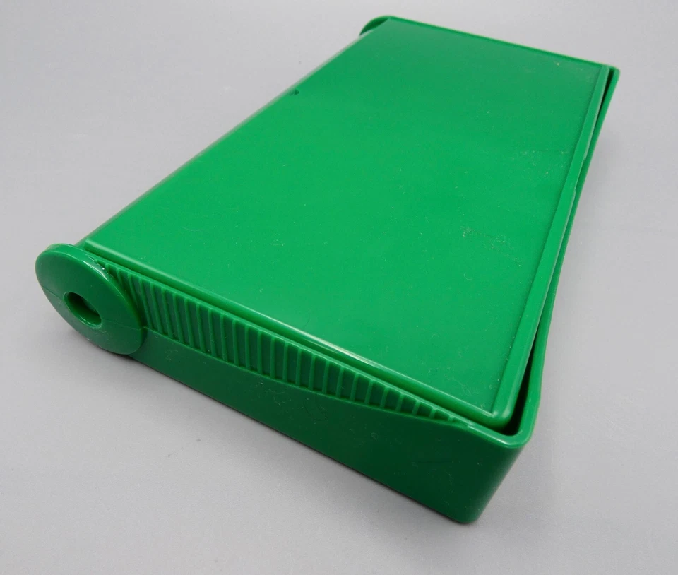 CLUEDO Detective Board Game To Go by Parker - Travel Version (8+) ~ Complete - Image 4 of 4