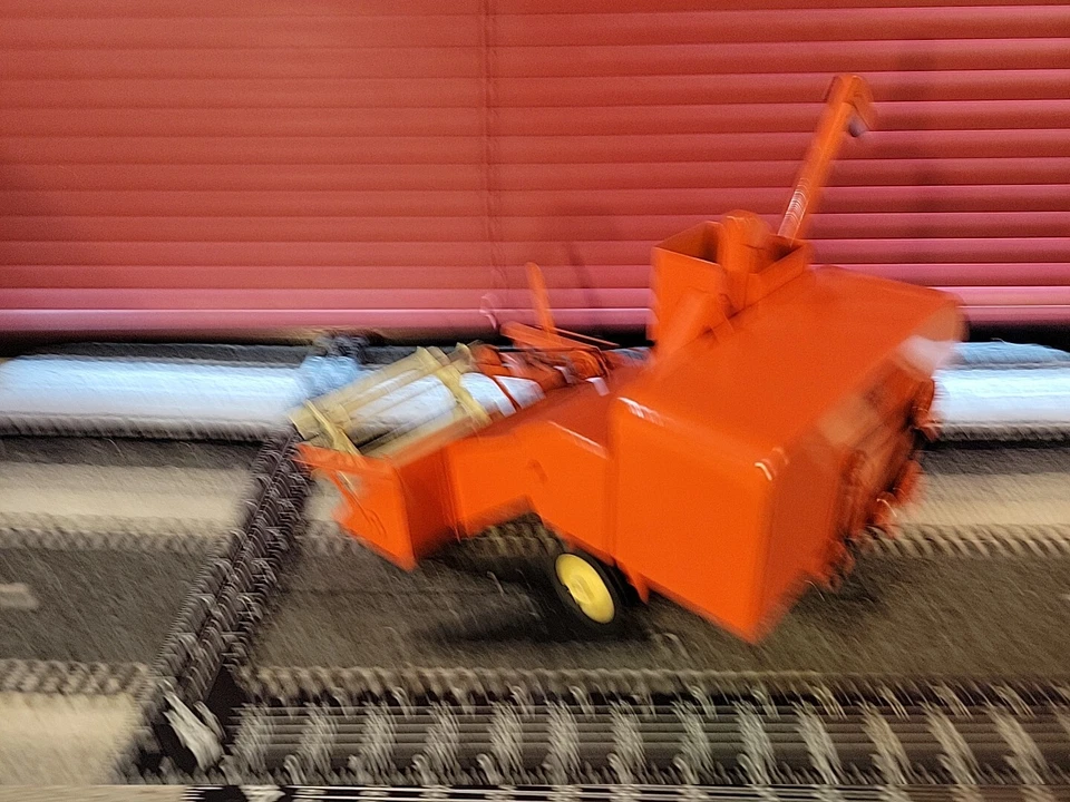Allis Chalmers All Crop Harvester 1/20? Pressed Steel Farm Imp Replica By Benge - Image 4 of 4