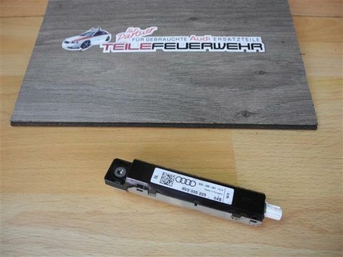 Audi A3 S3 8V 3.Türer Antennenverstärker links oben Heckklappe 8V3035225
