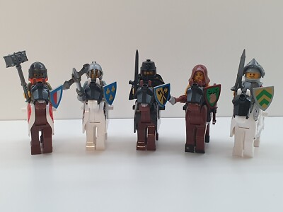 Lego Minifiguren 5 Castle Ritter Battle Pack mit custom Pferden und Waffen NEU 