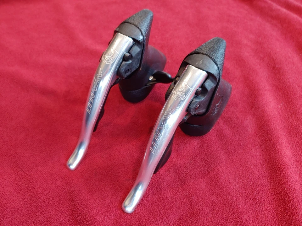 Campagnolo AVANTI 3 x 8-Speed Ergopower Dual Control Road Brake / Shift Levers - Image 3 of 4