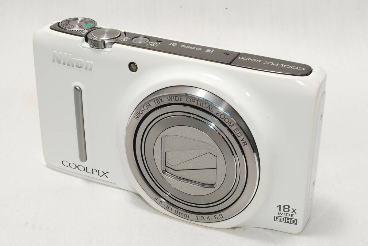 Nikon COOLPIX S9400 White Digital Camera 18.1 MP 18x Optical