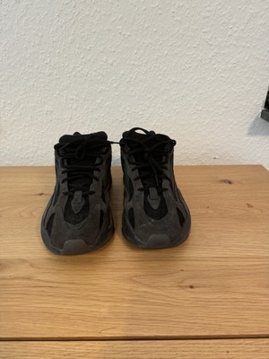 Adidas X Yeezy Boost 700 V2 Vanta US11 EU45