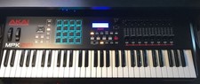 AKAI Professional MPK261 61-Key (+16 MPC pads...