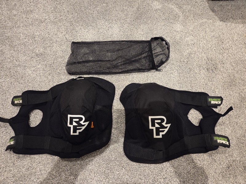 Race Face Ambush MTB knee Pads Sized Small