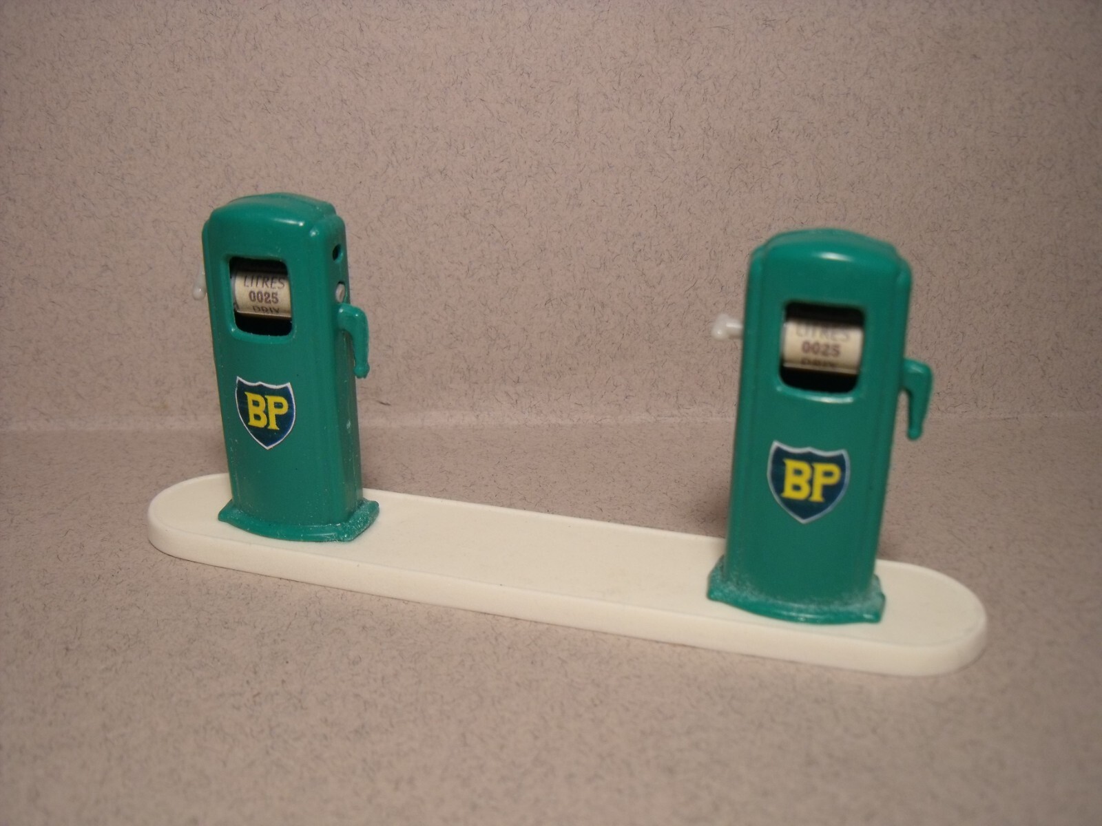 Décor garage BP Atomic Vroom 1/43 pour restaurer l'ambiance rétro - 2