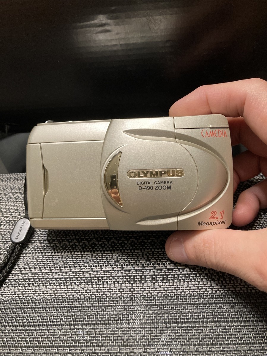 Olympus D-490 Zoom Digital Camera 2.1 Megapixel WORKS GREAT ..No