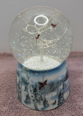 Roman Cardinals In The Tree Snowglobe - Plays ''Winter Wonderland'' 