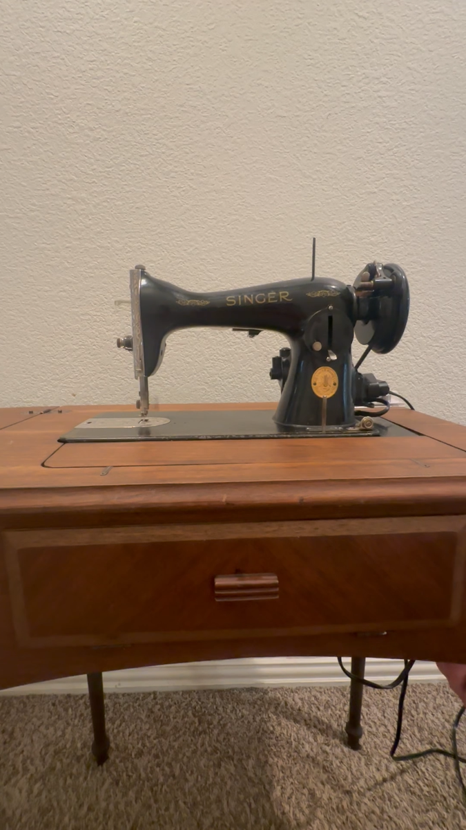 Vintage Singer Sewing Machine 15-90 (1947) w/ No.56 Cabinet
