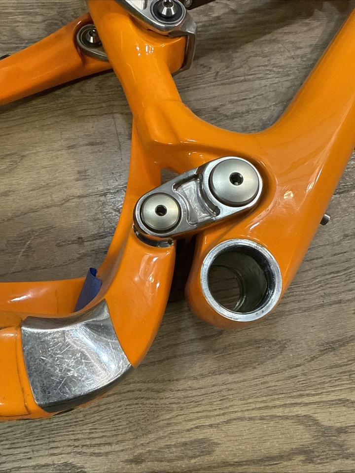 Cuadro grande de bicicleta de montaña con suspensión completa de carbono Ibis Mojo 26” naranja zorro Foto 3 de 4