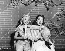 8B11-374 Marjorie Reynolds Jinx Falkenburg singing between scenes film Meet Me o