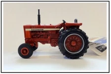 INTERNATIONAL *56 SERIES WIDE FRONT TRACTOR DIECAST SCALE 1/64 ERTL