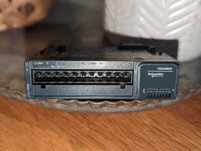 Schneider Electric  TM3DM8R Modicon TM3 8 IO 4 inputs 4 relay outputs 24V