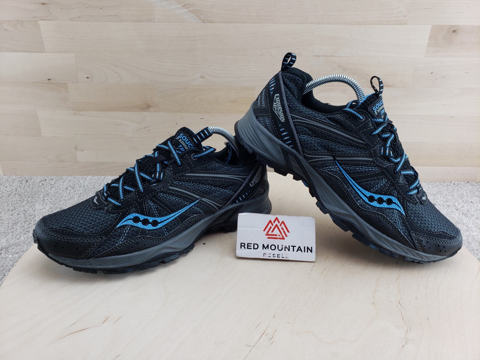 saucony hiking shoes