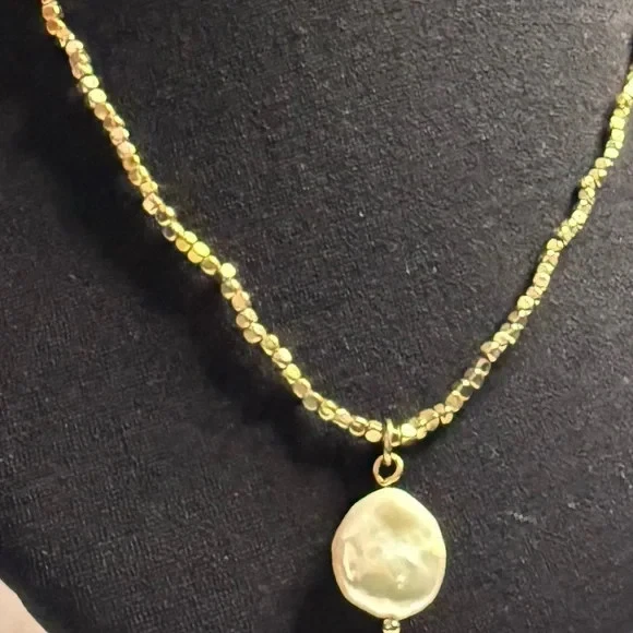 Colgante de perlas de agua dulce genuinas Park Lane con collar tono dorado Foto 3 de 3