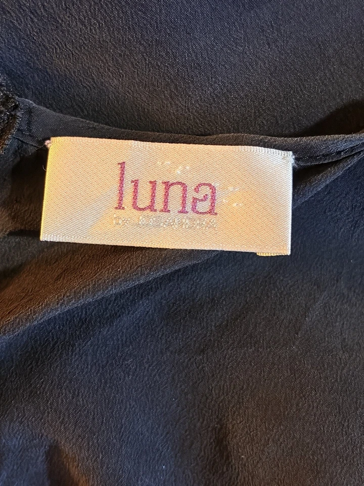 Top para mujer Luna by Josandra negro con tachuelas doradas tigre, manga estampada XS Foto 4 de 4