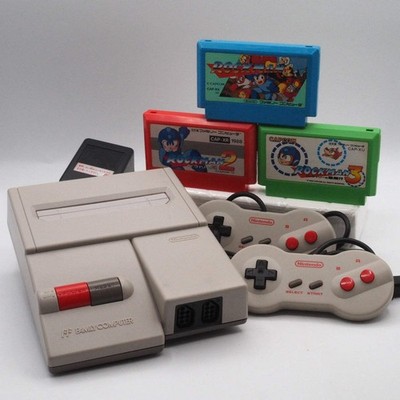 Nintendo New Famicom Konsole System HVC-101 + Rockman (Mega Man) 1, 2 & 3 Spiele