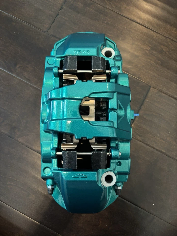 Pinzas de freno Aston Martin DB12/Vantage 2025 carbono cerámica AM Racing verde Foto 3 de 4