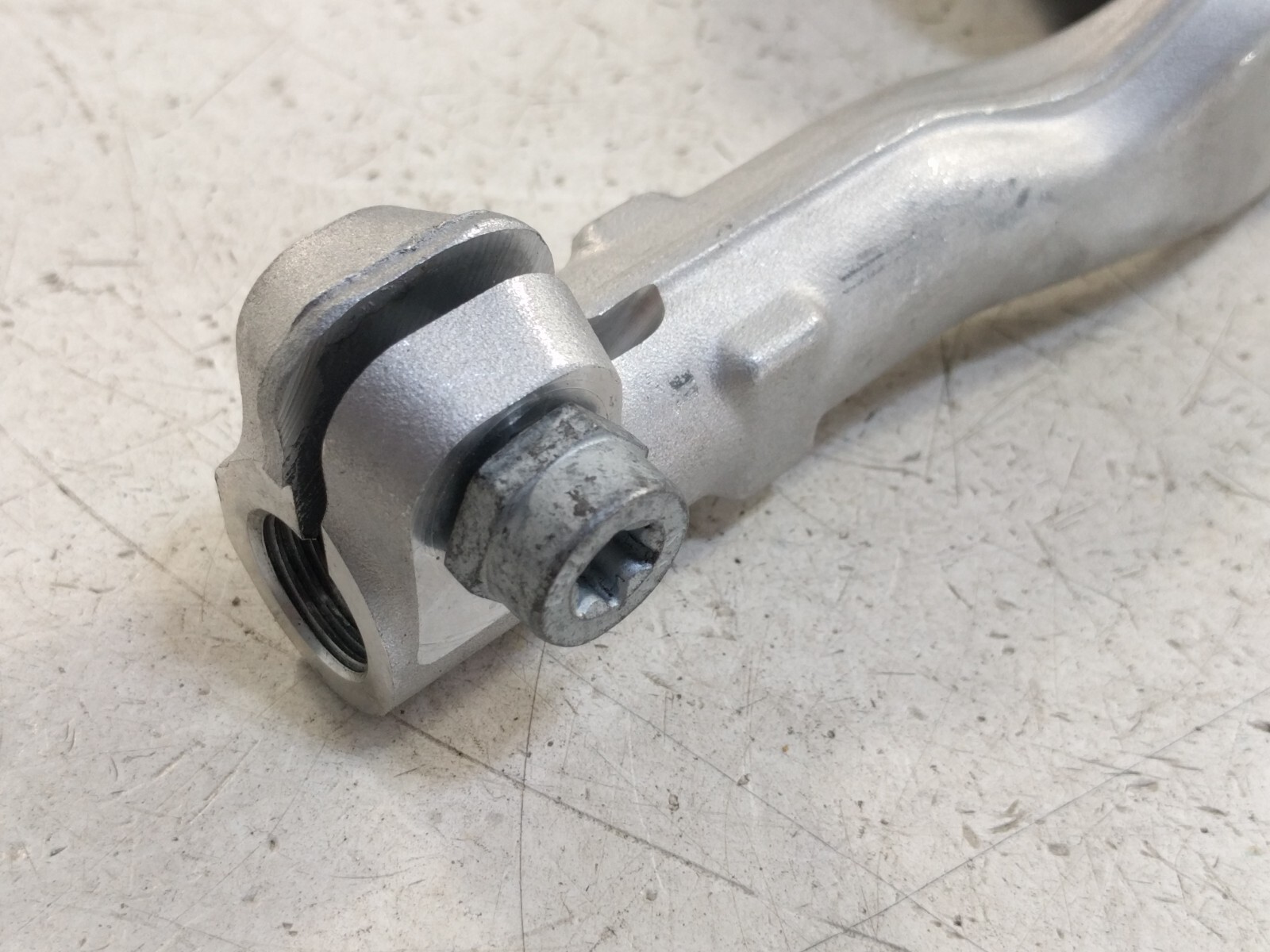 2017-2019 Rolls Royce Cullinan LH Ball Joint OEM 32106880737
