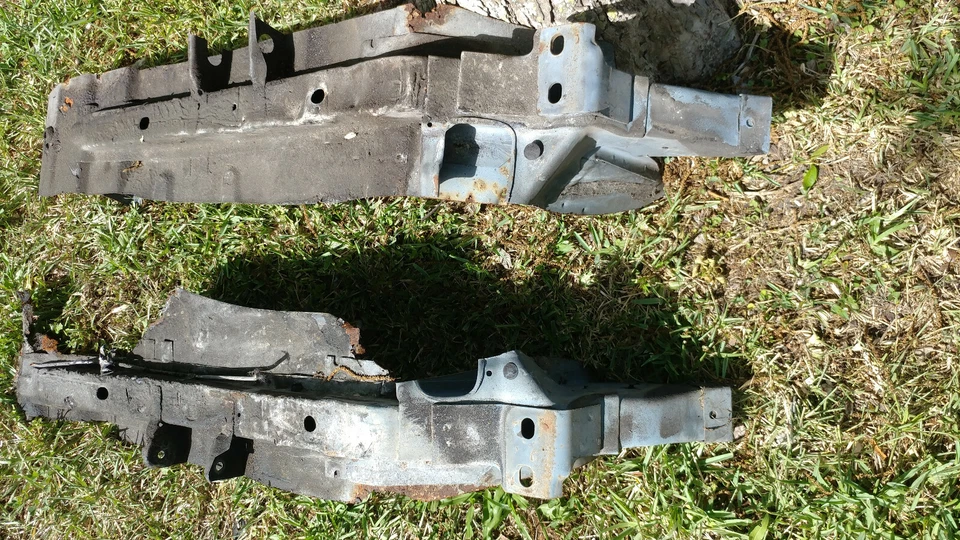 87 1993 Ford Mustang GT OEM MARCO DELANTERO RIEL CONJUNTO FALDÓN SECCIÓN CORTE METAL REPARACIÓN Foto 2 de 4