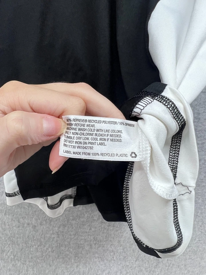 Top de natación Cat and Jack para niñas talla L Husky negro/blanco mangas cortas cremallera Foto 3 de 4