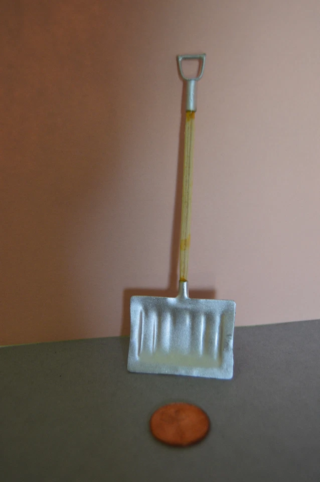 Pala de nieve miniatura a escala de muñeca 1:12 Foto 3 de 4