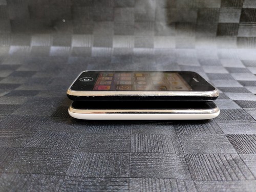 Apple iPhone 3GS (iPhone 3rd gen) 8/16/32GB Black/White UNLOCKED Good Condition - Picture 12 of 15