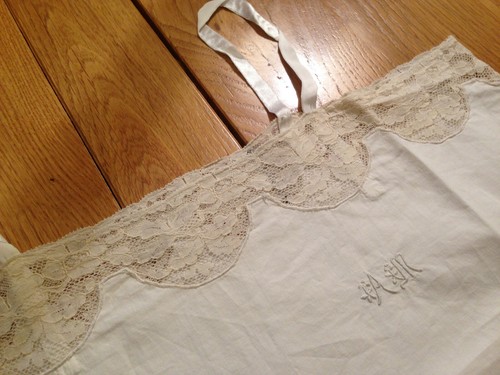 Ancienne chemise de nuit nuisette brodée AM dentelle vintage début 20ème TBE - Bild 2 von 6
