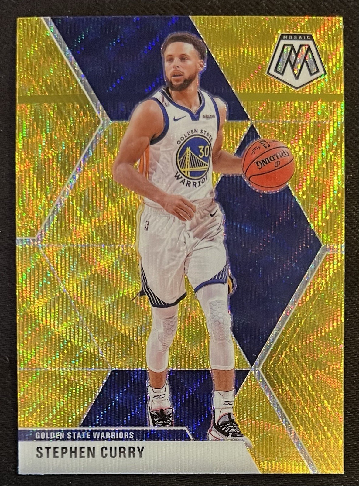 2019-20 Panini Mosaic Stephen Curry Gold Wave #70 Golden State Warriors