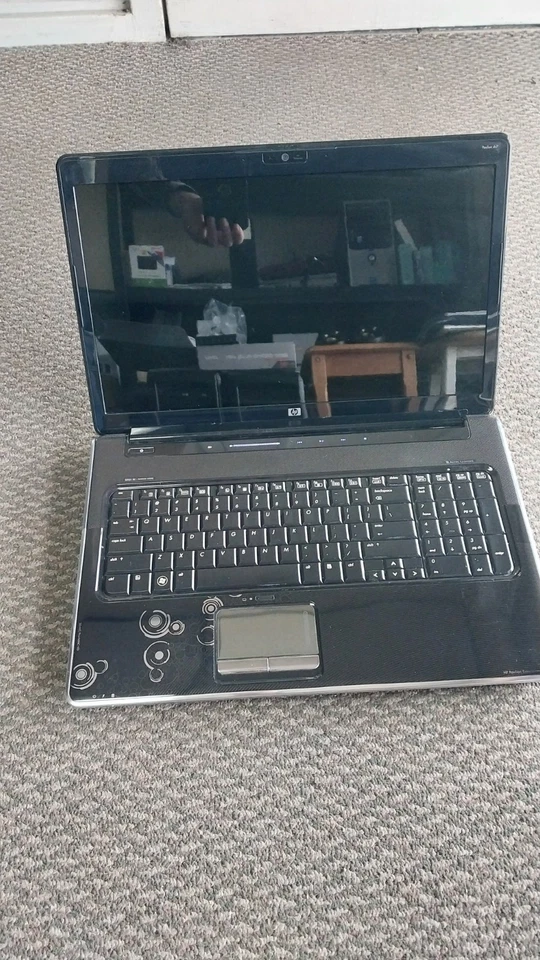 HP Pavilion dv7 17" Turion II Dual-Core M620 4GB 120GB SSD Win 10 PROBLEMA BATERÍA Foto 2 de 4