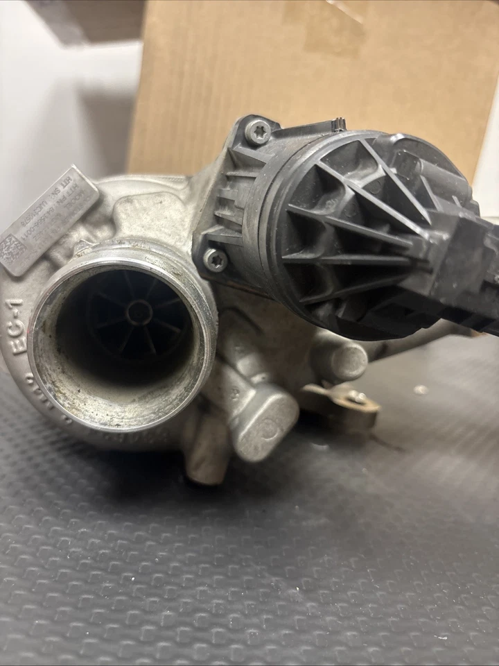 Turbocompresor HONEYWELL para Infiniti 3,0 L Q50-Q60 834636-3 Foto 3 de 4