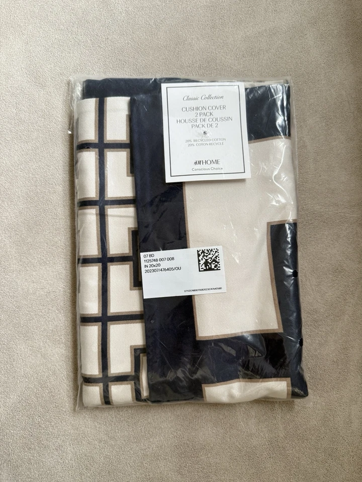 Pack de 2 fundas de cojín H&M Home azul marino crema 20x20 colección clásica Foto 3 de 4