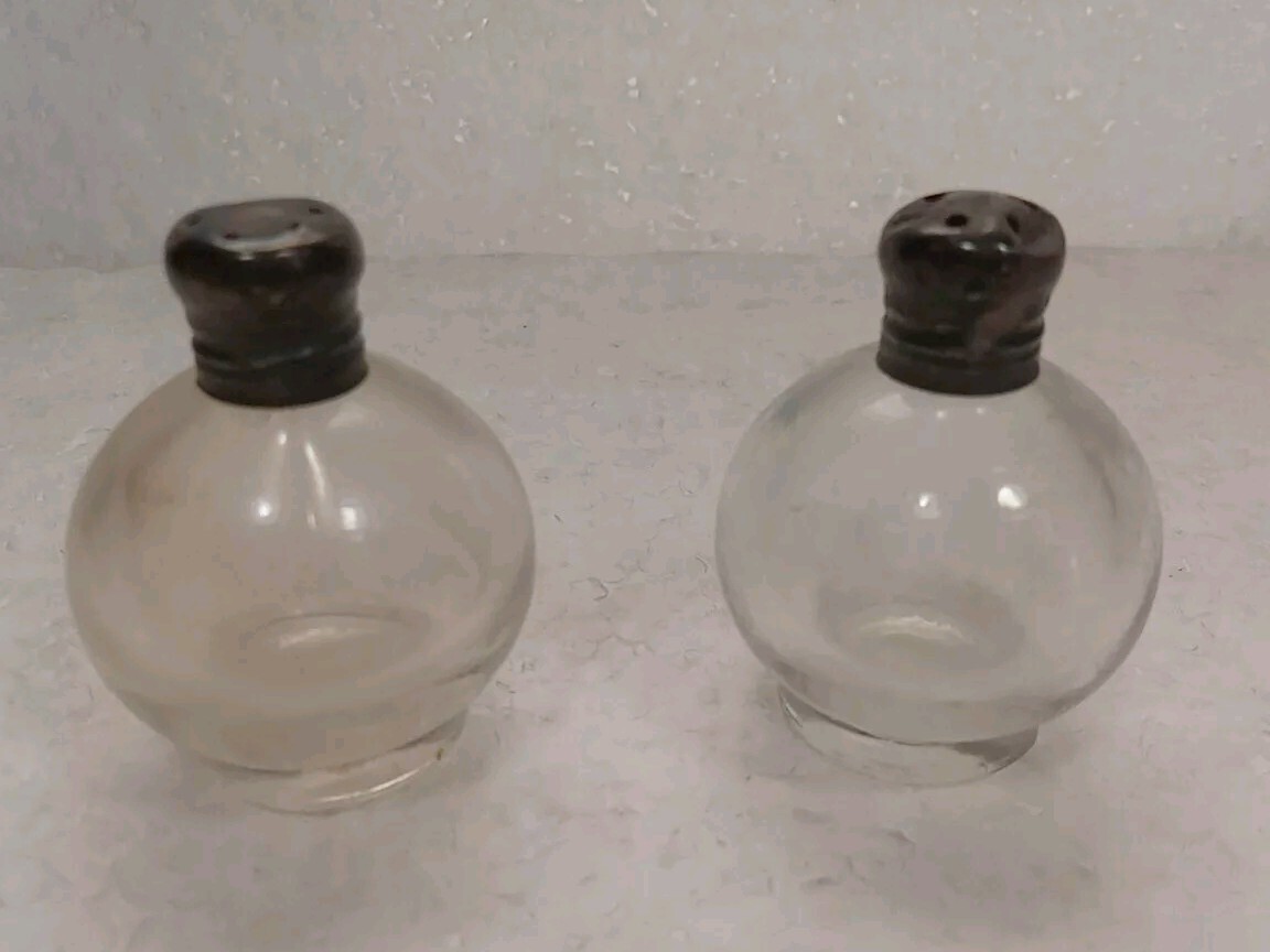 Vintage Salt & Pepper Shakers With Metal Lids Small 2