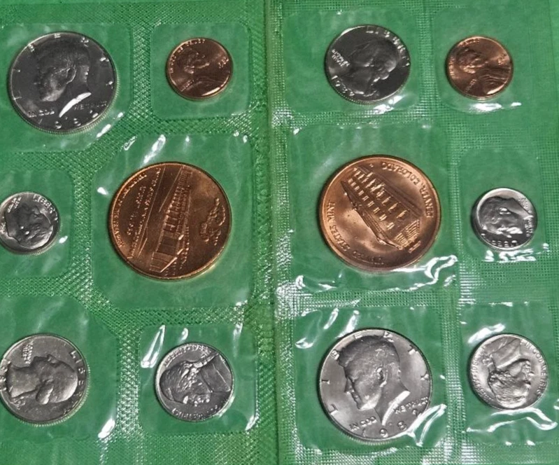 1982 AUTHENTIC US MINT UNCIRCULATED DENVER AND PHILADELPHIA SOUVENIR SETS - Image 2 of 4